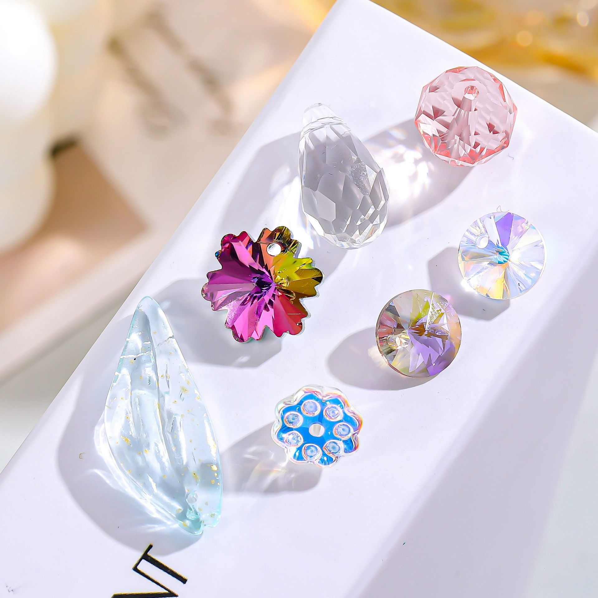 跨境镀底彩色花朵单孔串珠DIY饰品配件手链玻璃散珠耳环项链制料详情3