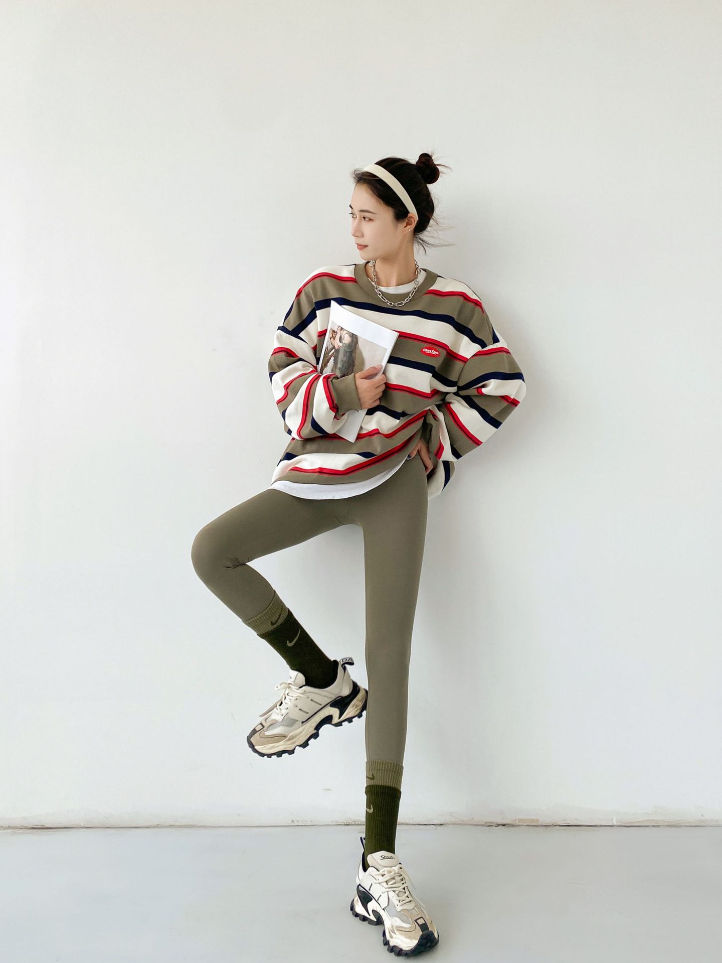 Wholesale of 2023 Spring and autumn tight-fitting high-waisted leggings, water-sparkling Barbie pants, a must-have for lifting buttocks, 9-inch pants, a one-piece replacement for women pic 76