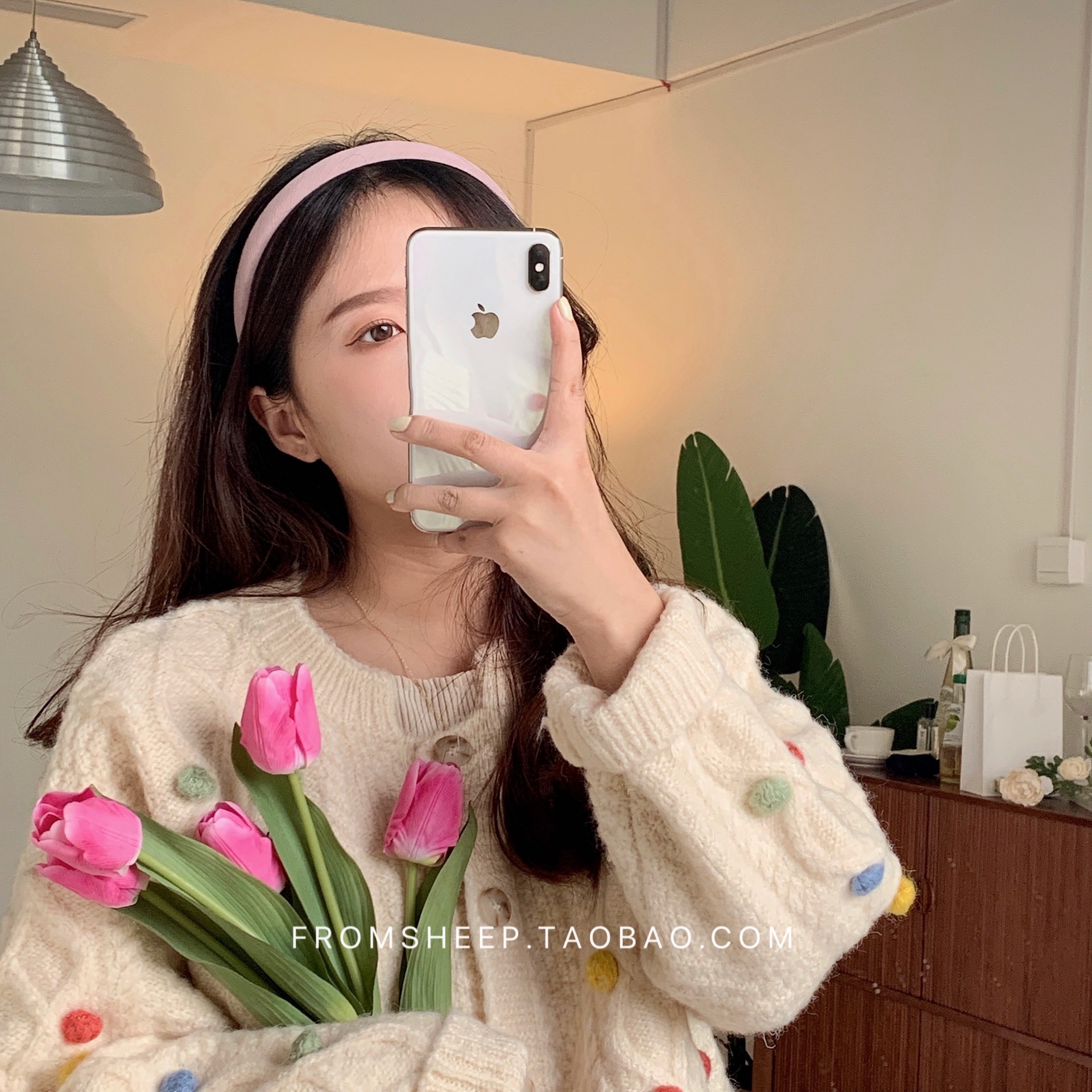 Korean-style hairbands for women in 2025 are trendy and versatile for going out. The headband is simple and elegant, and the hairpin is a popular online hair accessory with wide edges and a sweet look pic 25