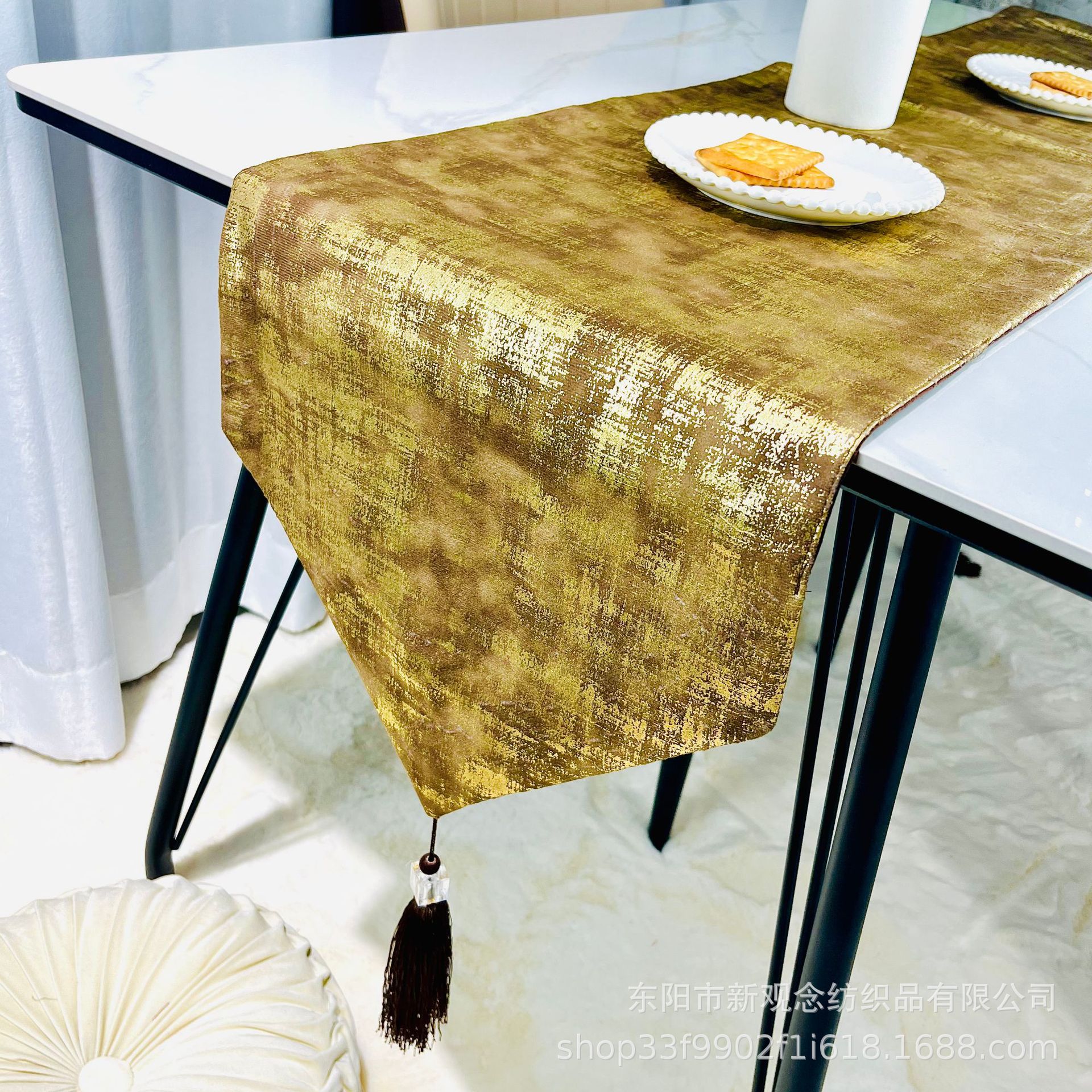 新款加工定制加厚绒布烫金日式桌旗酒店床旗流苏茶几台布厂家直销详情4