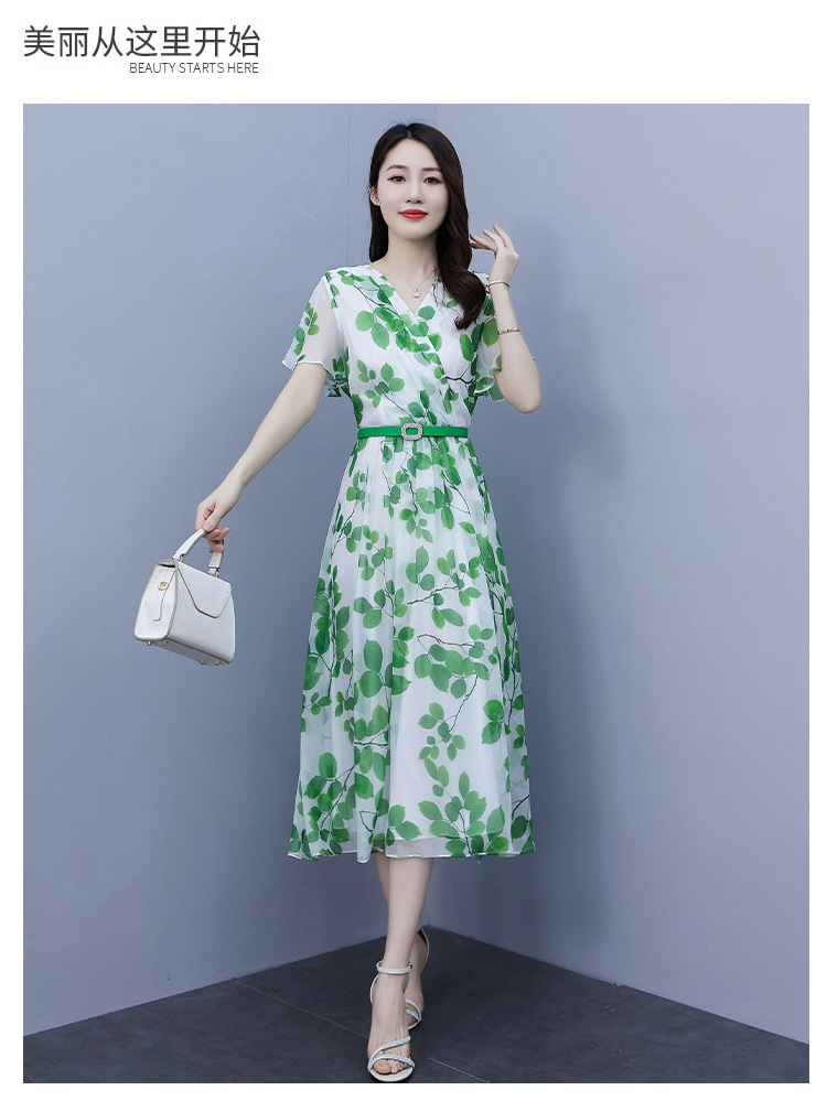 This fresh and elegant chiffon floral dress is a new early autumn style with a tie that cinches the waist and slimming the figure. It is a fashionable and youthful long dress for summer pic 19
