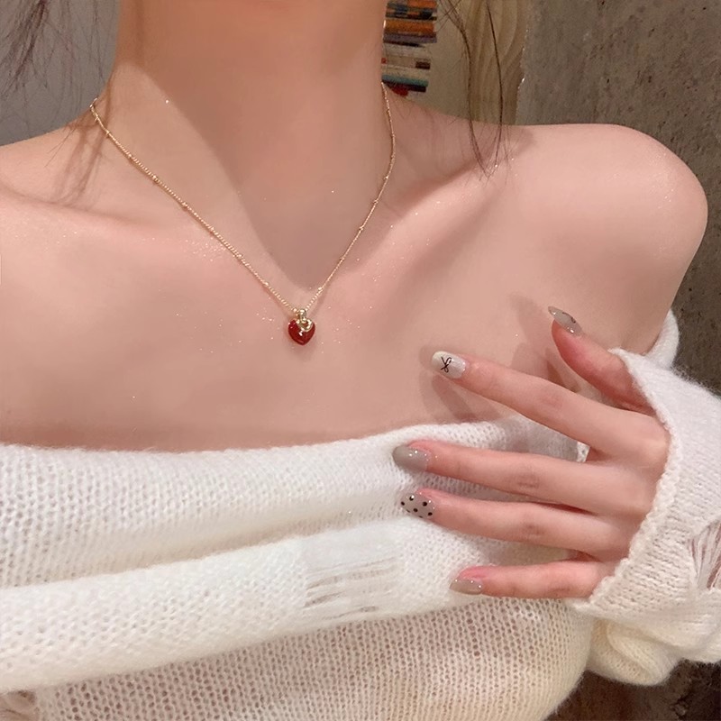 The retro and simple Ankela red necklace exudes a sense of sophistication and fashion for women. The collarbone chain features a niche design and is a heart-shaped accessory pic 18