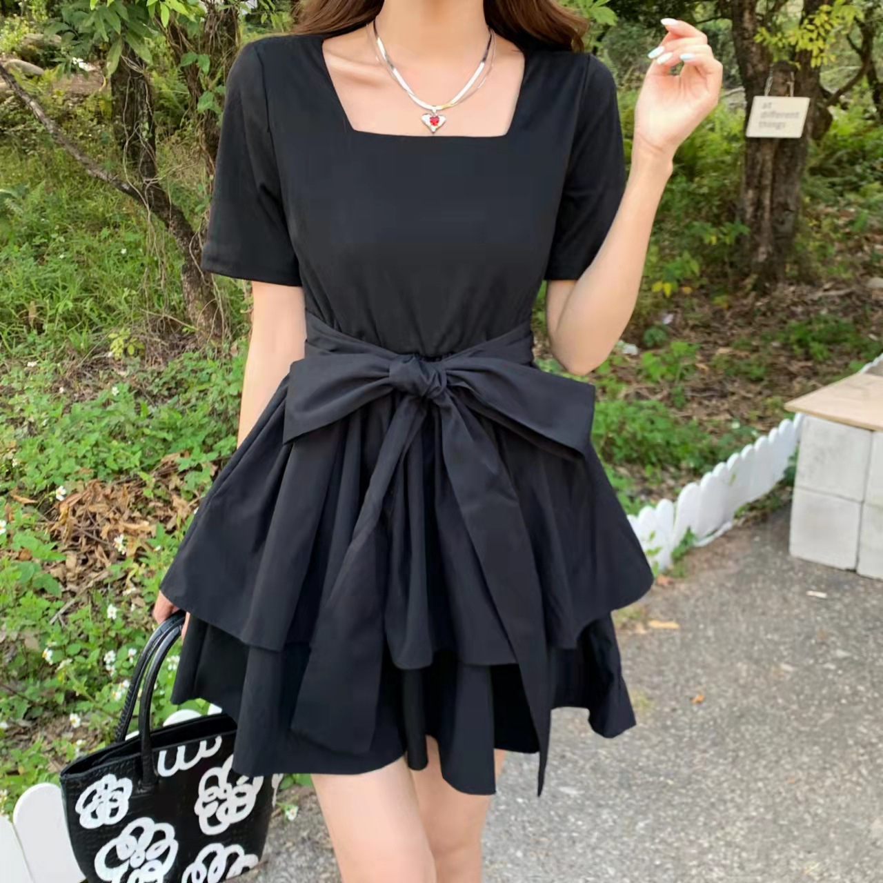 The new summer dress features a French Herben style with a slimming and elegant appearance. It is a trendy short-sleeved pleated dress with a bow tie and a cinched waist pic 5