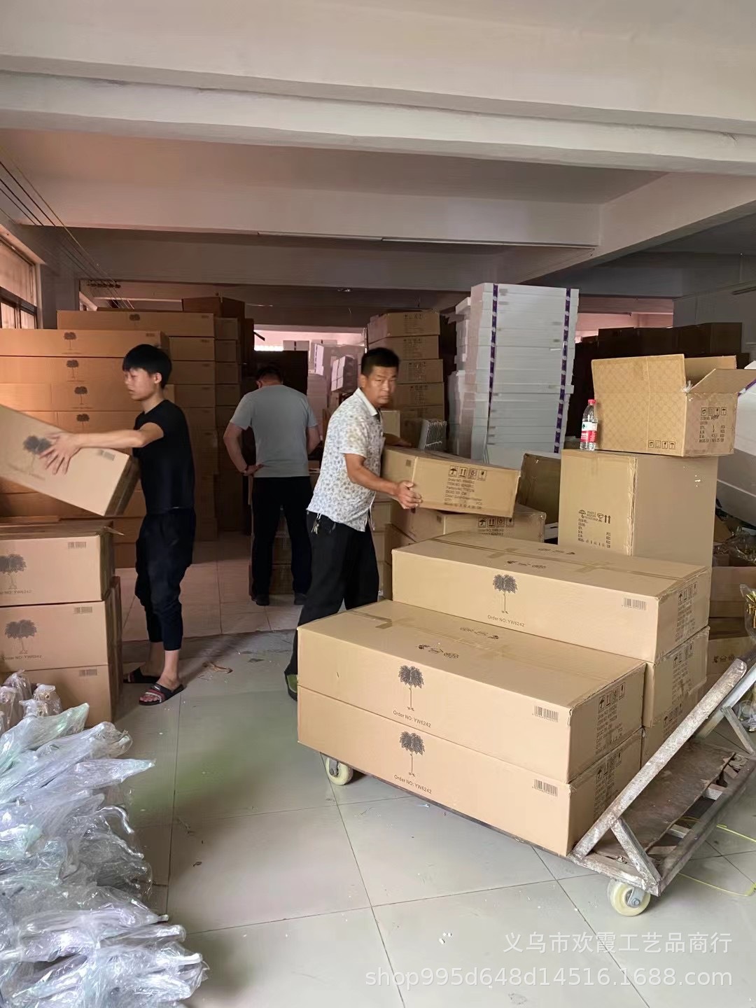 Nordic ironwork tripod floor lamp, creative feather table lamp, black and white lamps for guest rooms and hotel lobbies pic 21