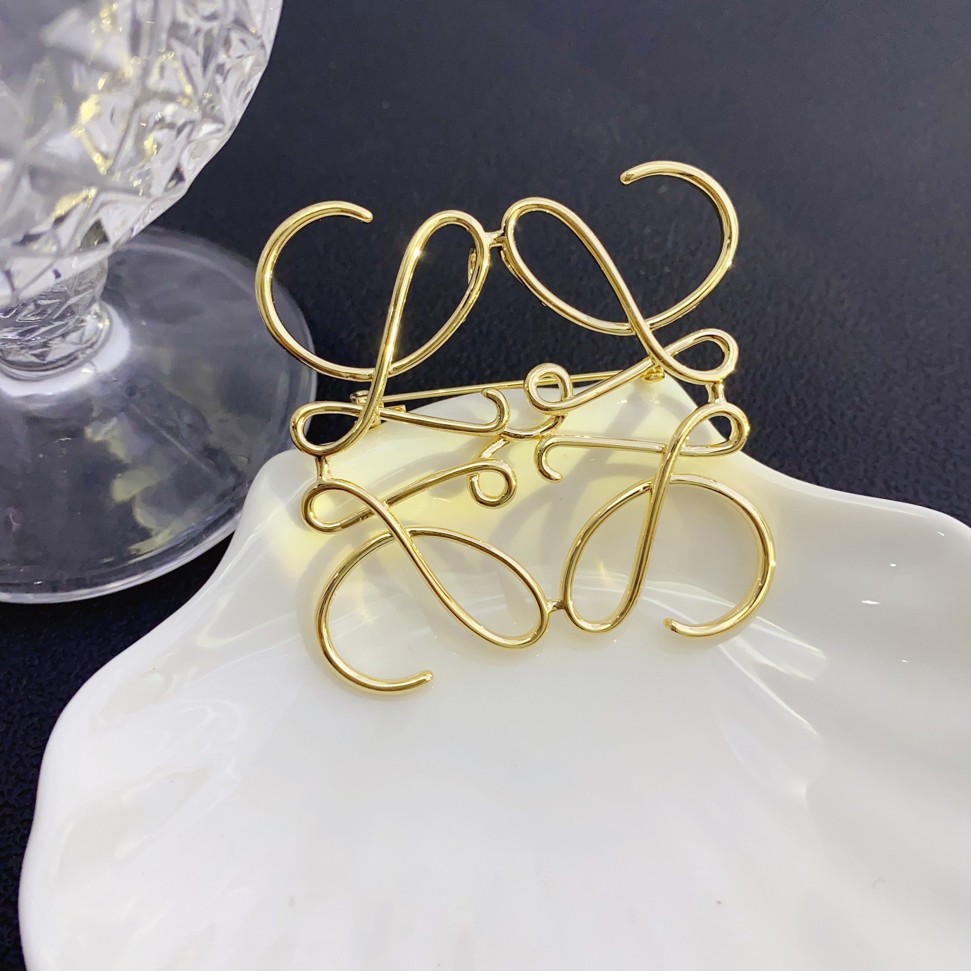 倪妮杨幂明星同款高级感无耳洞螺旋耳夹新娘轻奢耳环法式水滴耳饰详情10