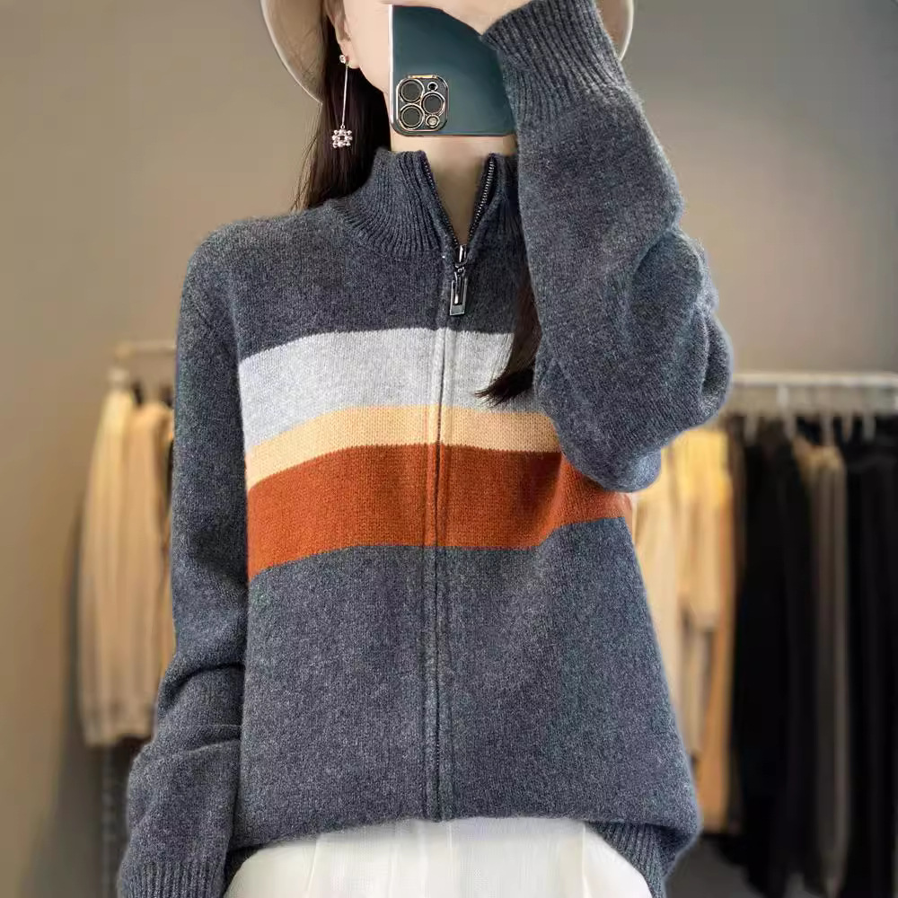 For the autumn and winter of 2024, a woolen hooded thick cardigan for women, a loose zipper knitted sweater, a youthful hoodie, can be paired with an outer jacket pic 8