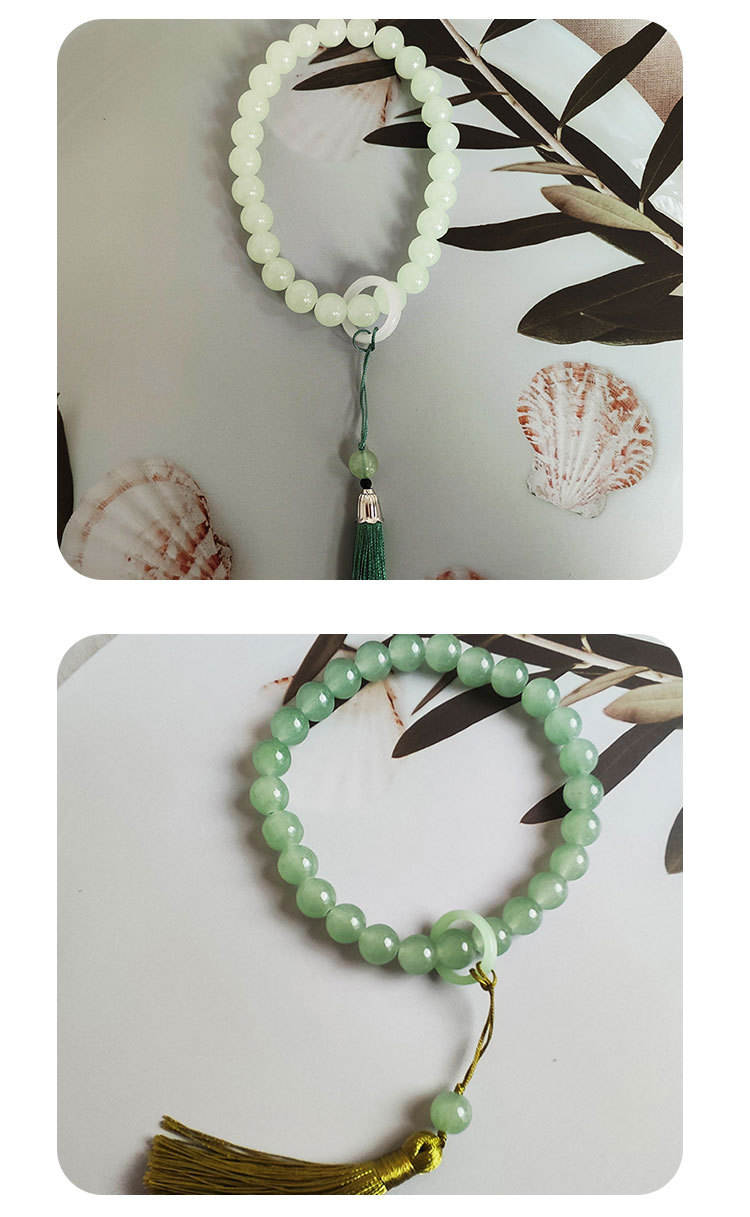 The peach holds a jade-like hand, twirling an ancient-style bracelet, mobile phone chain, Hanfu accessories, and is versatile. It plays with various objects and tassels pic 6