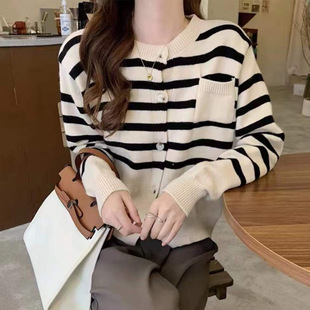 撞色拼接毛衣外套开衫女2022秋冬新款宽松设计感加厚针织开衫女装详情5