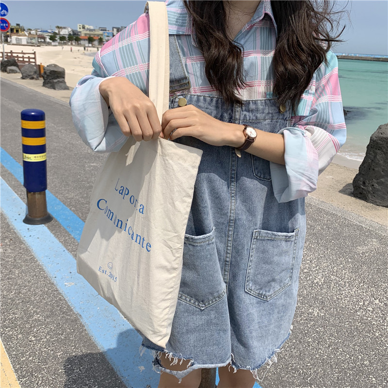 The new light-colored denim overalls for women in summer are super popular among Internet celebrities. The loose, rolled-up wide-leg pants are trendy and make you look younger pic 3