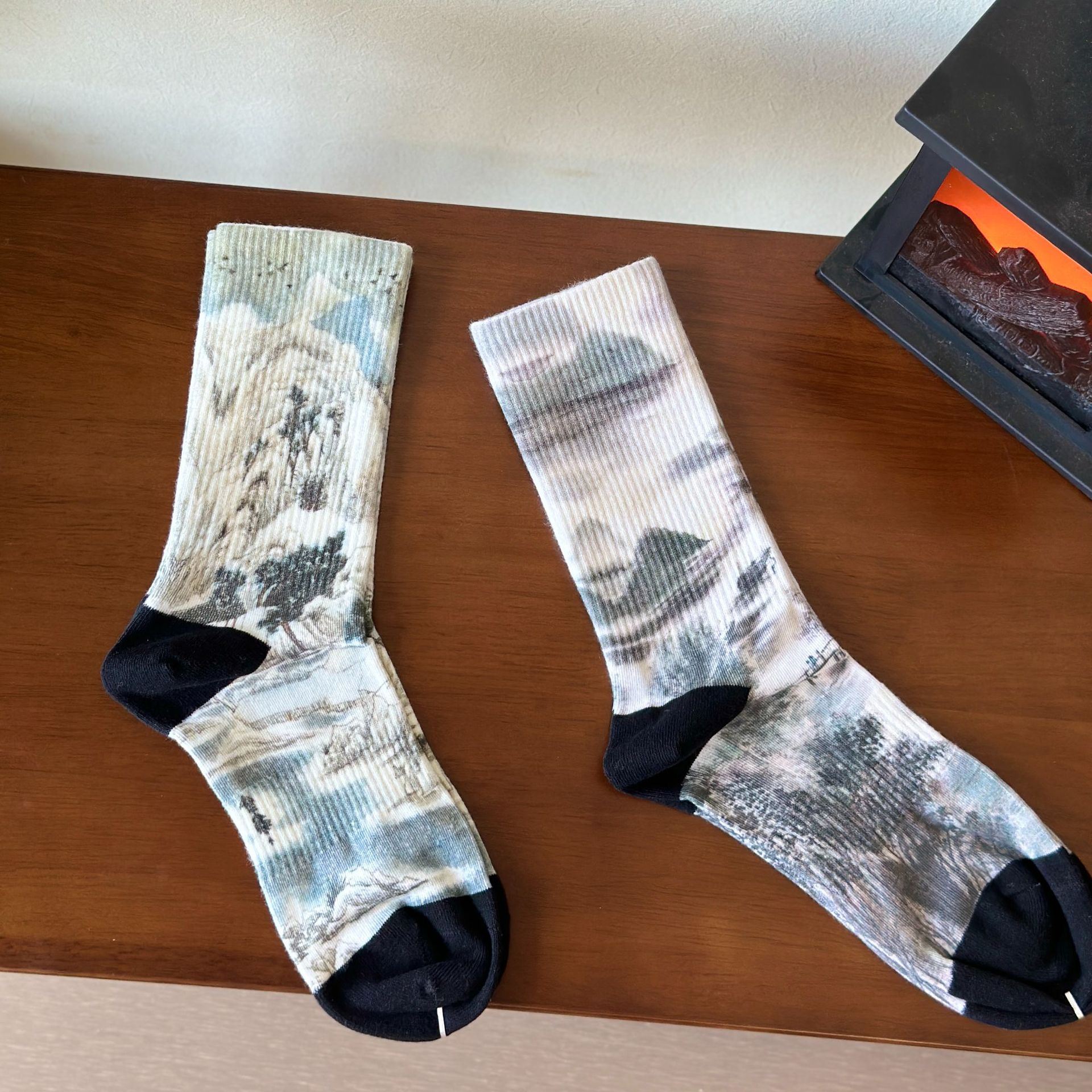 国潮国风男袜复古水墨山水画意境国潮中筒袜印染棉袜匠心设计款袜子男详情6