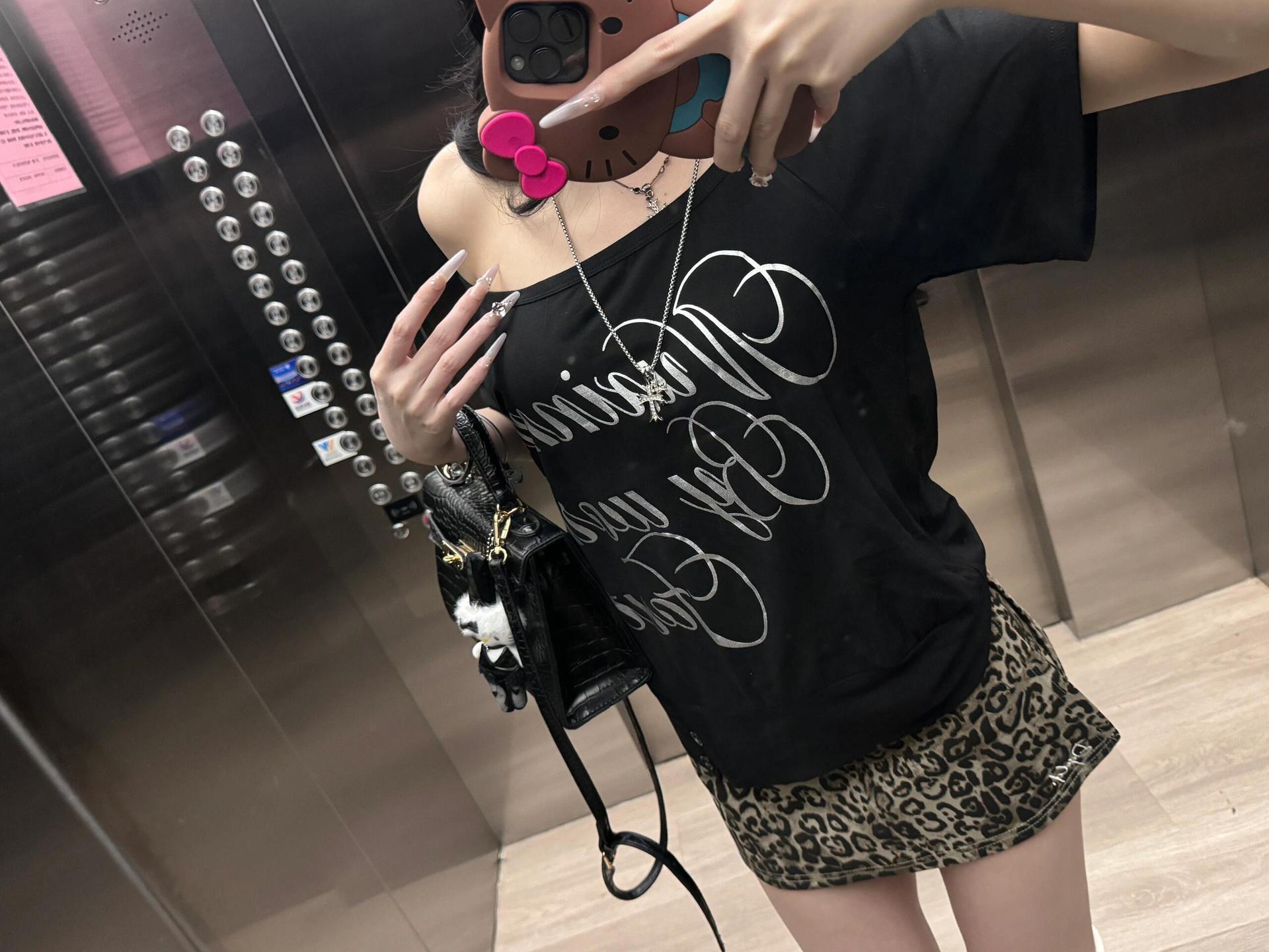 美式复古黑色斜肩短袖t恤女2025夏季设计感休闲宽松露肩辣妹上衣详情10