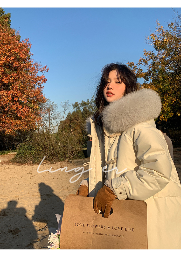 Wholesale of high-end mid-length down jackets for women that reach the knees in 2022, featuring a fashionable design sense and a niche thickened coat pic 30