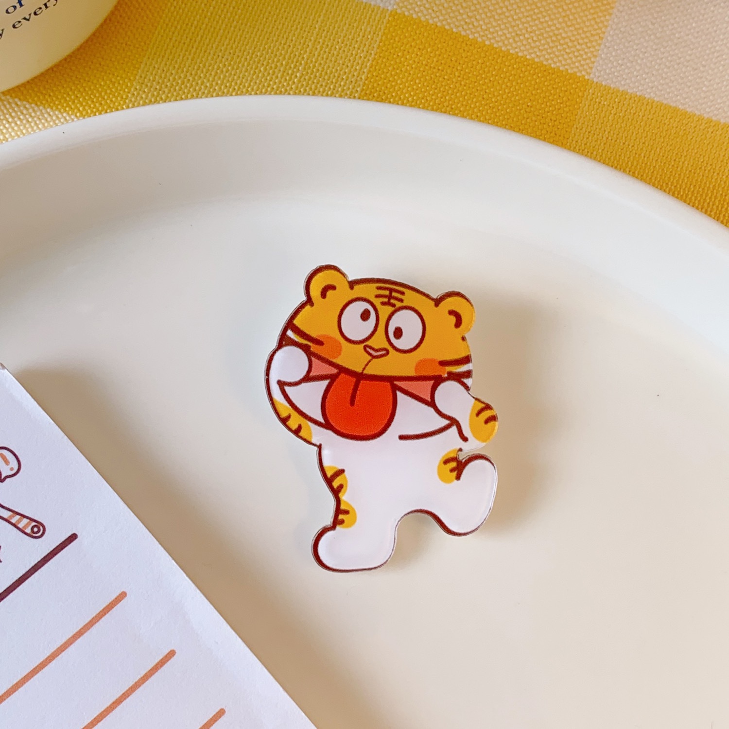ins风潮可爱甜美小老虎亚克力胸针包包服装装饰配饰卡通创意徽章详情30