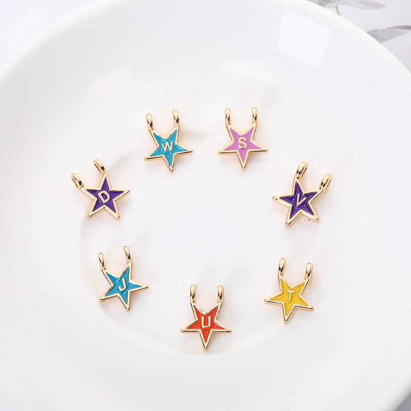 The 2021 new retro alloy five-pointed star pendant accessory necklace pendant is an elegant and stylish accessory pic 4