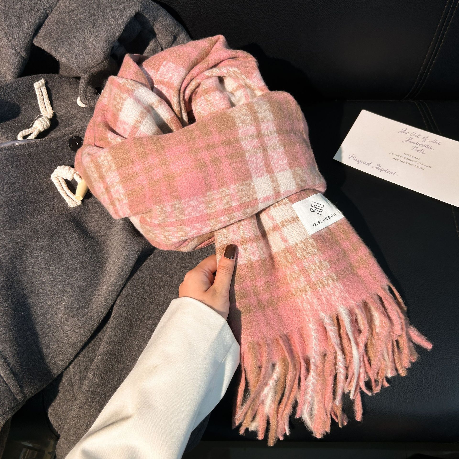 The Maillard scarf is a winter hit with a strong atmosphere. It features a mohair scarf for women with a high-end look and a new checkered scarf for men pic 9