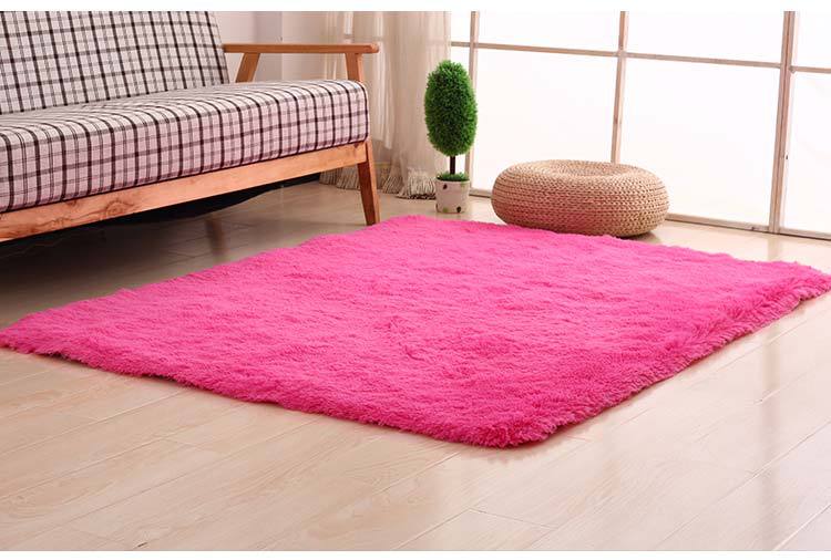 地毯,丝毛地毯,丝毛地毯地垫,客厅地毯地垫,卧室地毯地垫,茶几地毯地垫,床边地毯地垫,地毯易清理,现代简约地毯,简约羊毛地毯,丝毛床边地毯