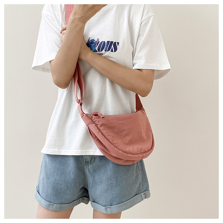 斜挎包女新款单肩包学生女包休闲包运动小包夏季帆布包日系饺子包详情12