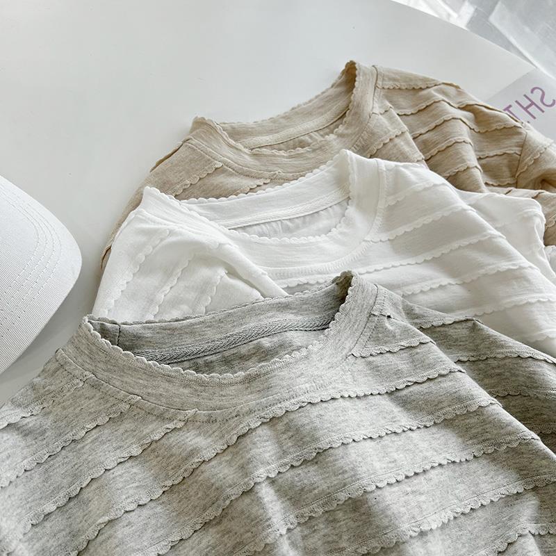 A chic and unique lace design round-neck short-sleeved T-shirt for women in the summer of 2025, featuring a simple, loose and versatile casual top trend pic 10