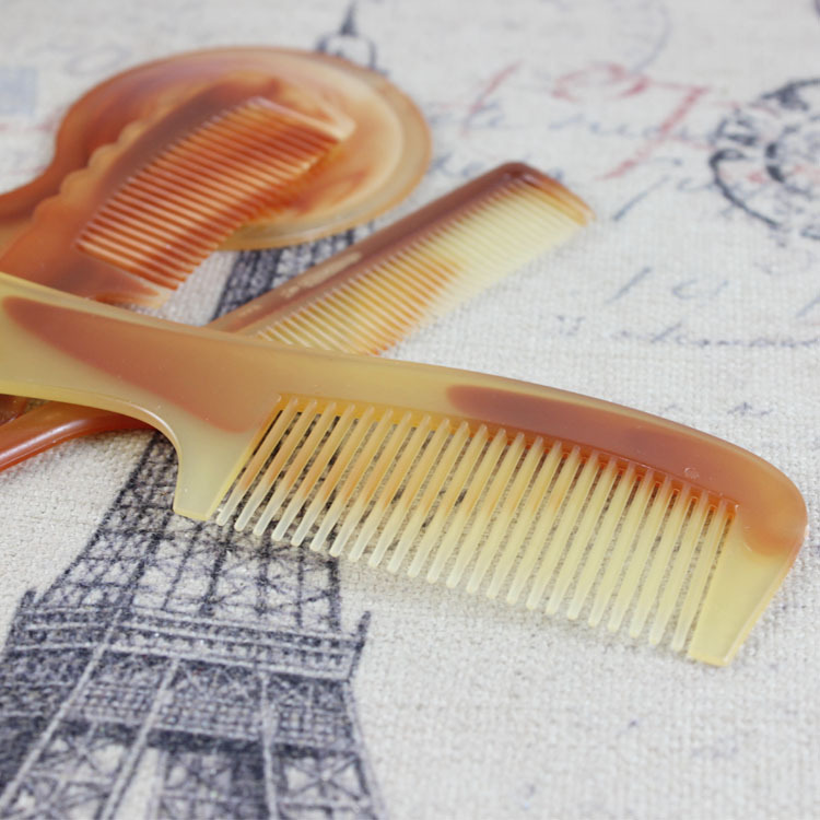 Wholesale manufacturer of four-piece comb, ox tendon comb, mirror comb, two yuan wholesale pic 3