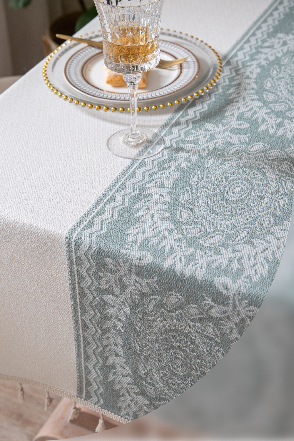 Jiexin offers wholesale of Nordic modern, simple, fashionable, creative and elegant rectangular tablecloths, blue round plates with tassels, fabric table MATS, coffee tables and stall decorations pic 8