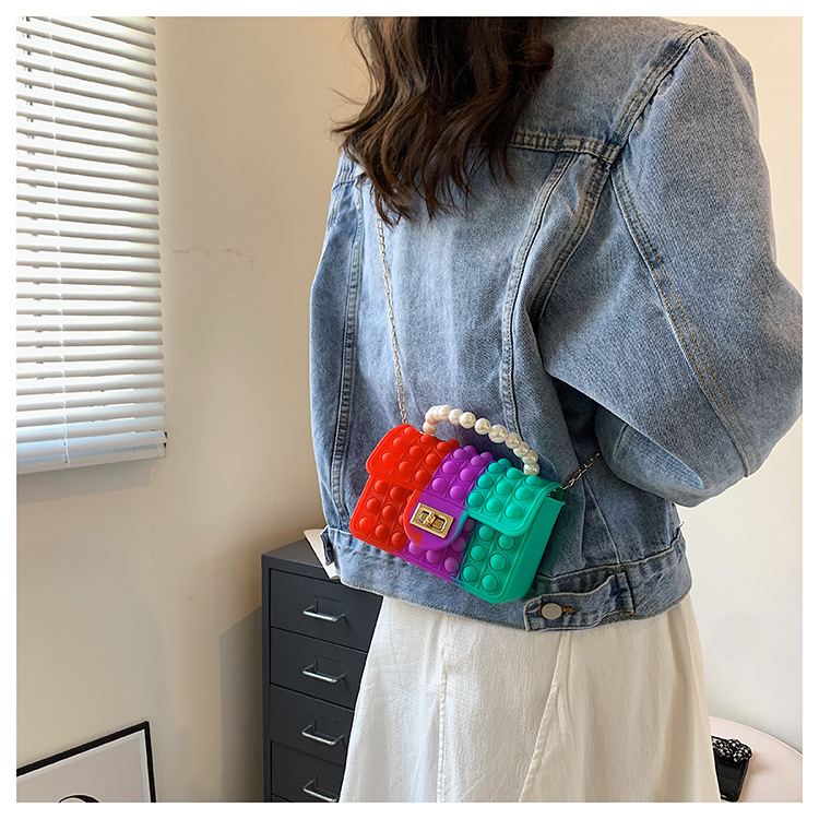 A new silicone bag for women in spring 2022, a trendy and avant-garde rat-killing pearl chain small square bag pic 38