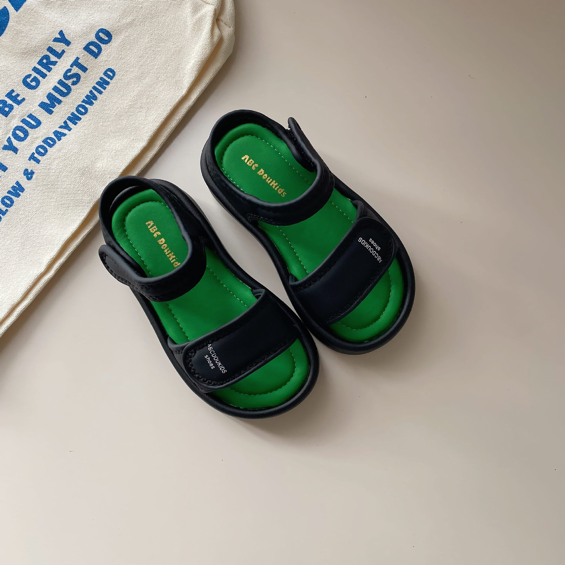 2024春夏季新款时尚百搭凉鞋圆头舒适软底运动魔术贴户外男女童鞋详情19