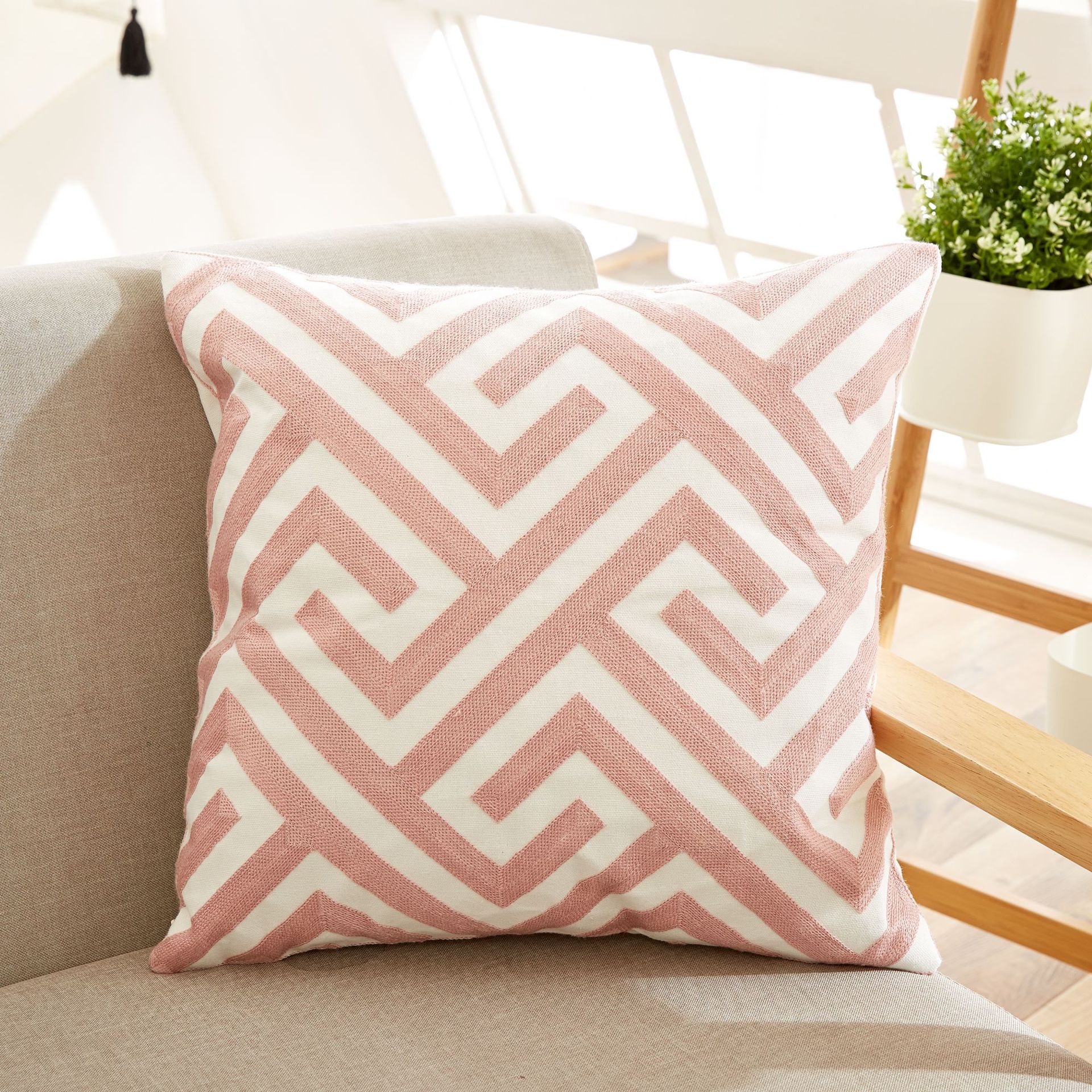 北欧简约几何线条沙发抱枕办公室棉麻刺绣靠垫外销亚马逊枕套详情4