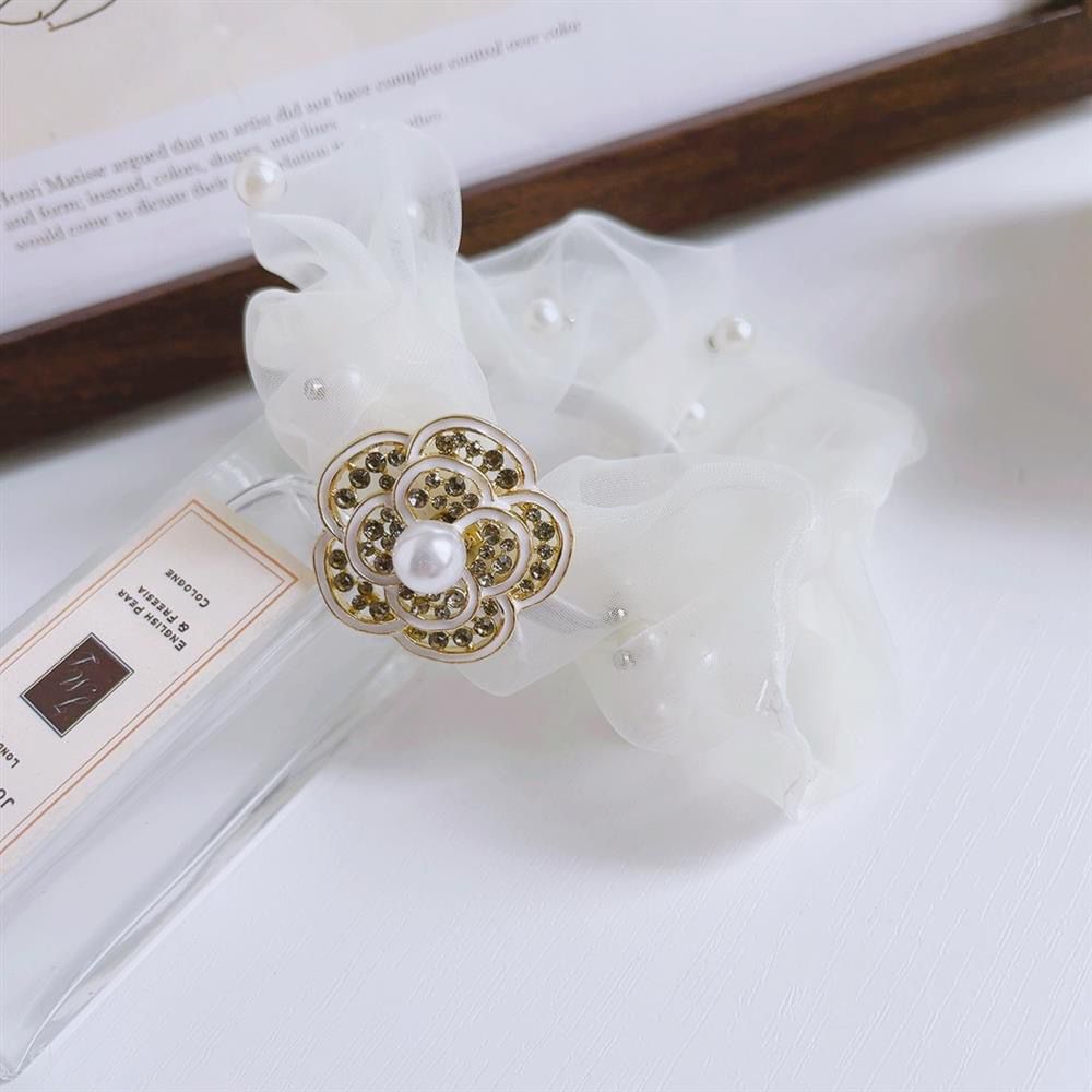 Diamond-encrusted camellia mesh large intestinal hair band Pearl ins Korean high-end style elegant hair tie for women 2023 new style pic 5