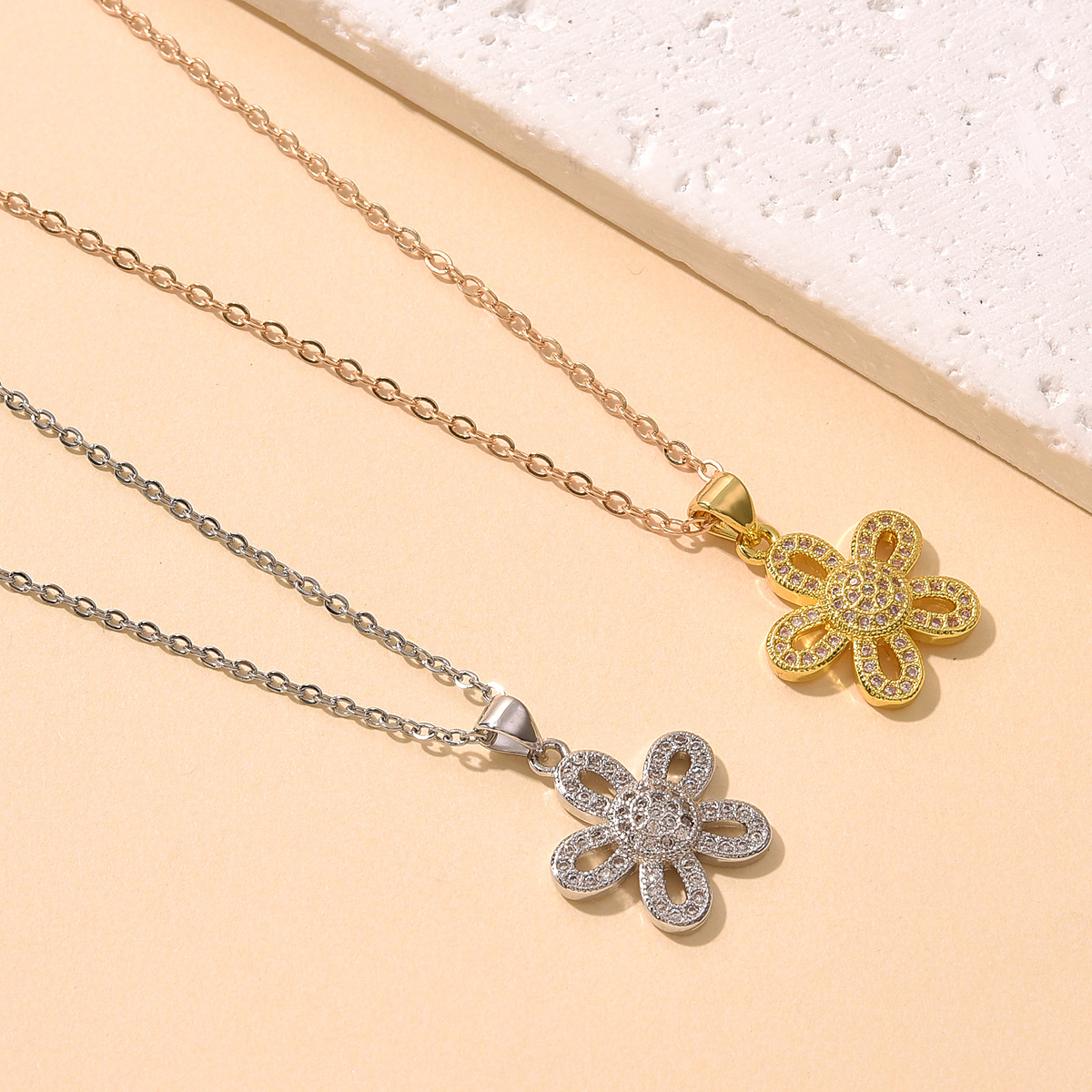 A minimalist and high-end zircon flower design DIY micro-inlay elegant and light luxury necklace in the style of fashionable ins pic 3