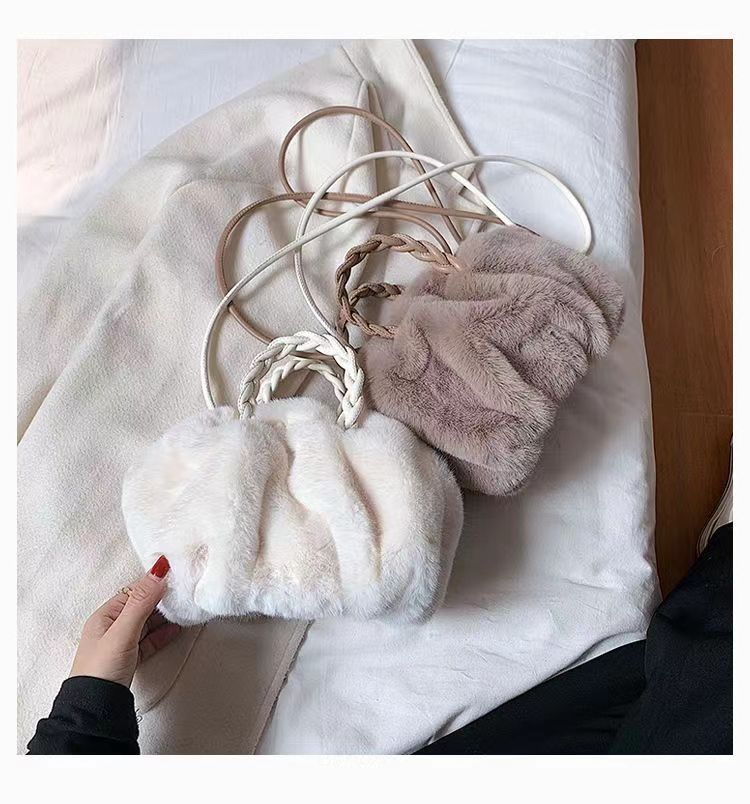 斜挎包小众南瓜包新款手提仿毛包包时尚百搭云朵褶皱包包详情7