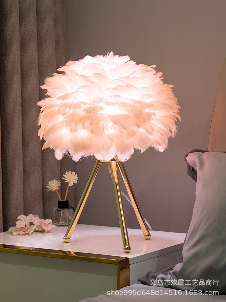 Nordic ironwork tripod floor lamp, creative feather table lamp, black and white lamps for guest rooms and hotel lobbies pic 4