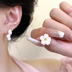 银针不对称栀子花耳环女设计感小众百搭珍珠耳钉冷淡风气质耳饰品详情4