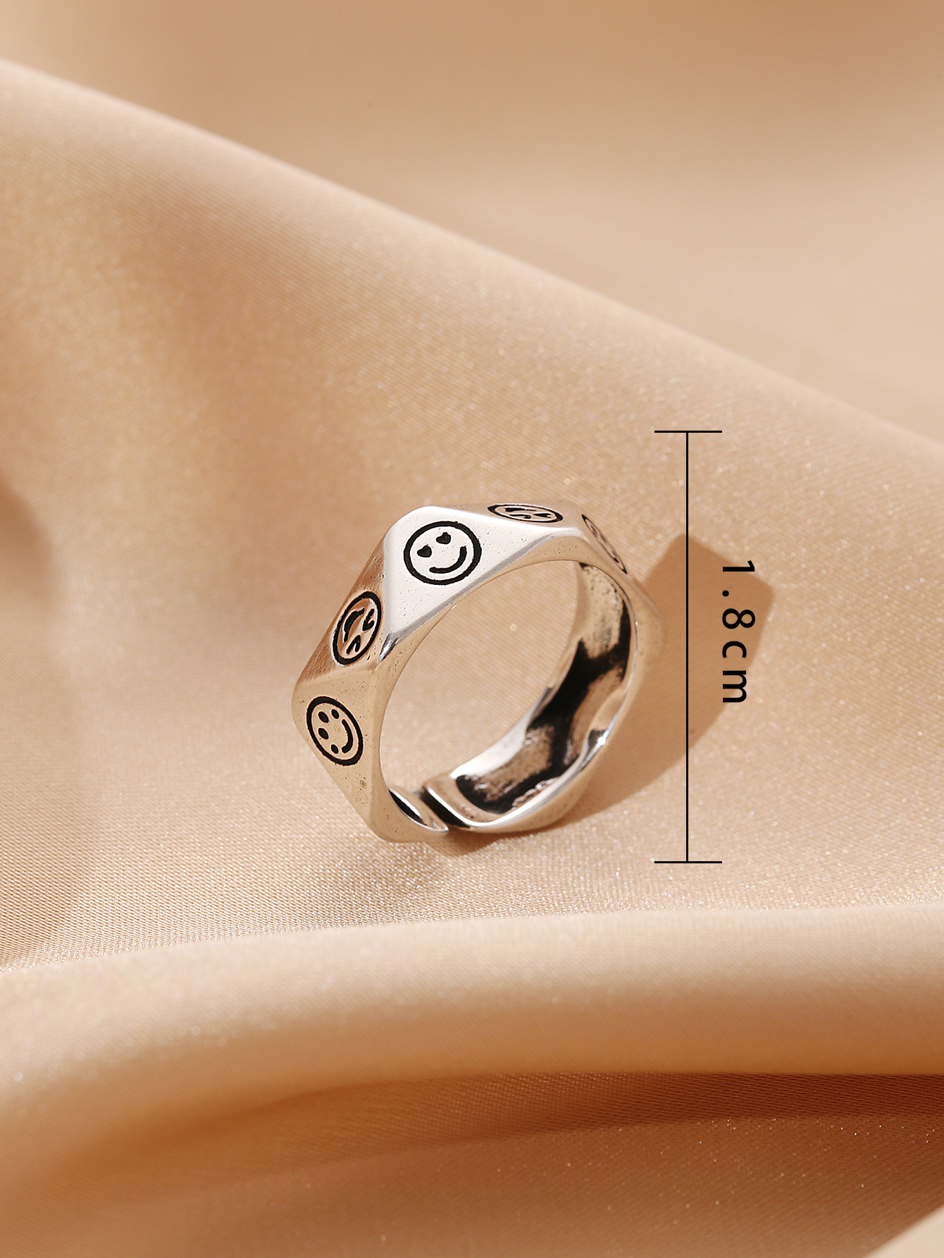 A copper cast metal ring with a retro and aged smiley face and a geometric, simple and niche style is selling well across borders pic 4