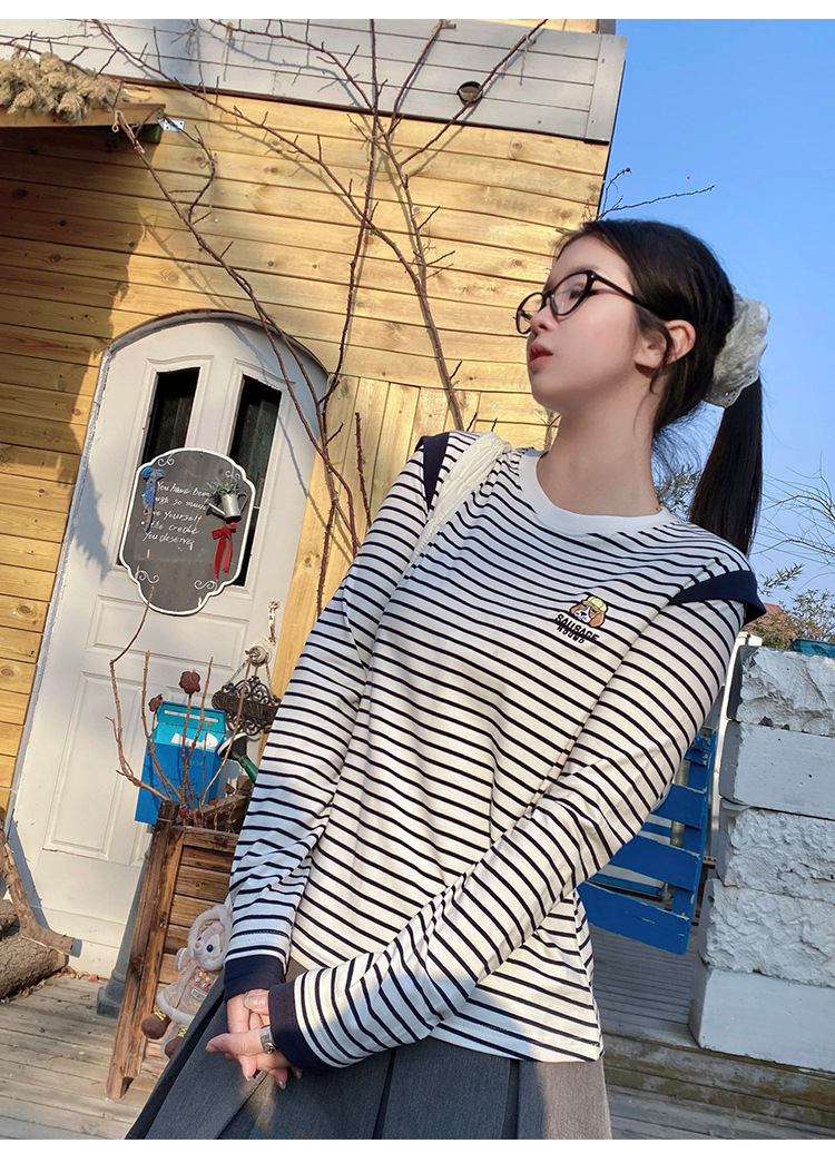 This is a new spring T-shirt for women, featuring a unique design with embroidered stripes on a husky. It has a straight shoulder and a slimming look, with a round neck and long sleeves pic 7