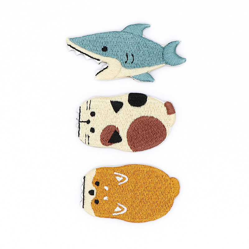 The manufacturer produces all kinds of computer-embroidered cloth stickers, tinplate badges, self-adhesive pins, Velcro badges pic 19