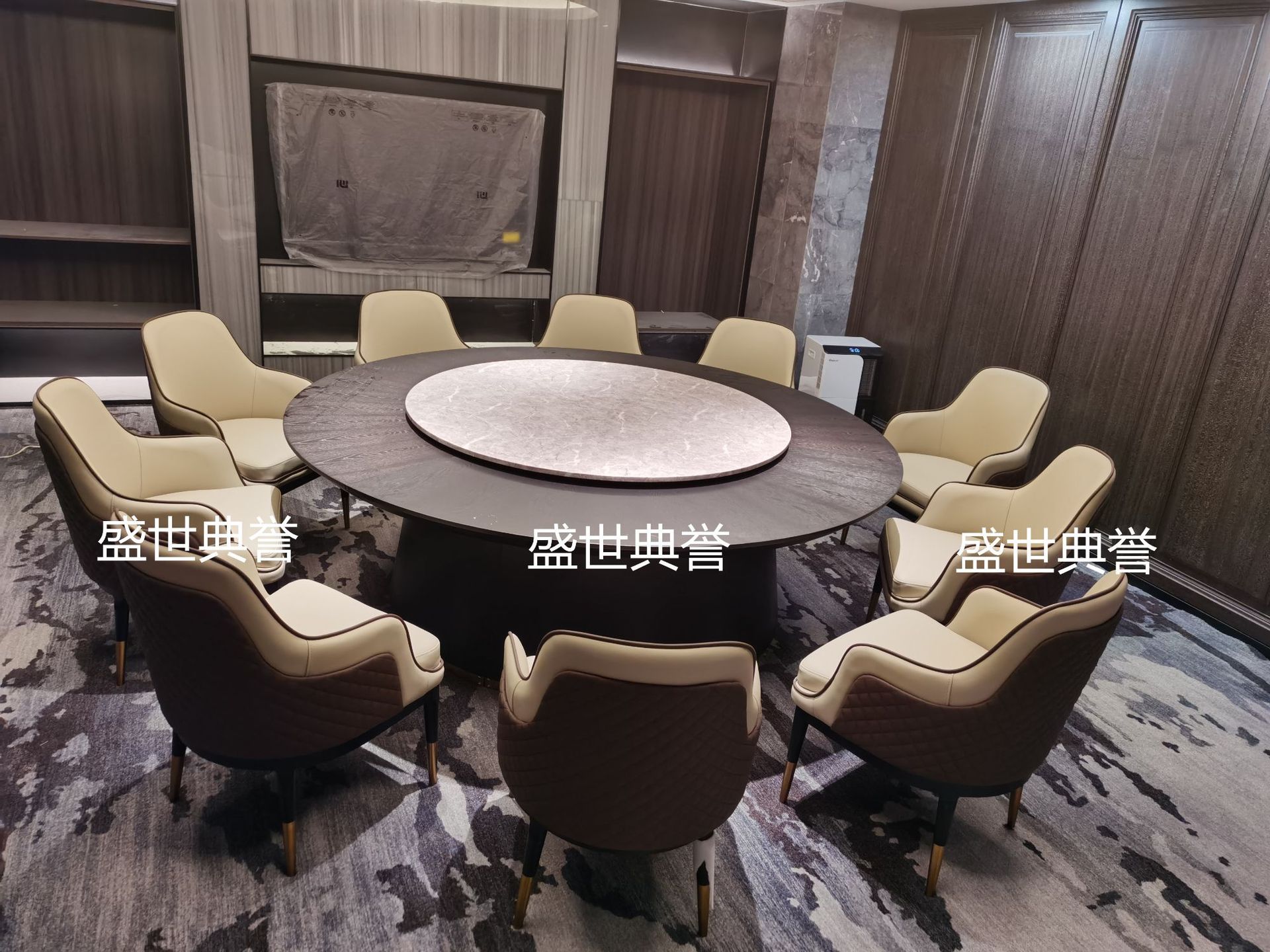 Solid wood dining tables and chairs for five-star hotels in Anshan, solid wood Bentley chairs for seafood hotels, modern light luxury dining chairs and armchairs pic 11