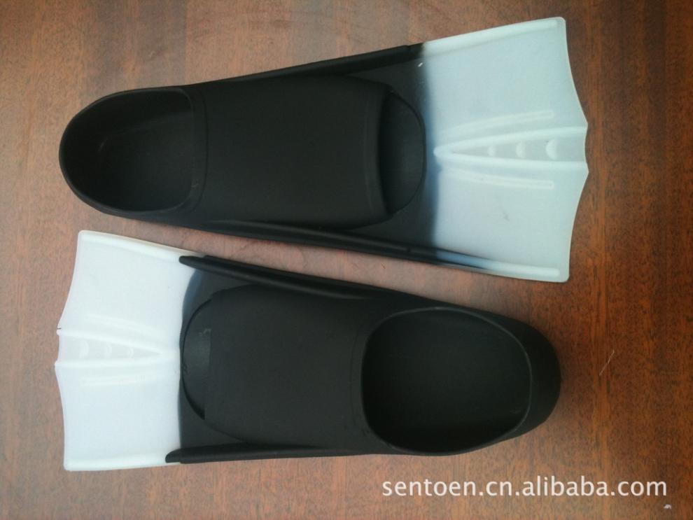 批发纯硅胶游泳脚蹼 30-44号 蛙鞋 多种色 批发 潜水脚掌固态硅胶详情6