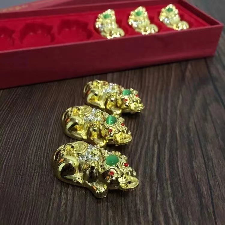 Small PI Xiu, golden toad, wealth-attracting alloy accessories, desktop feng shui ornaments, water diamonds pic 6