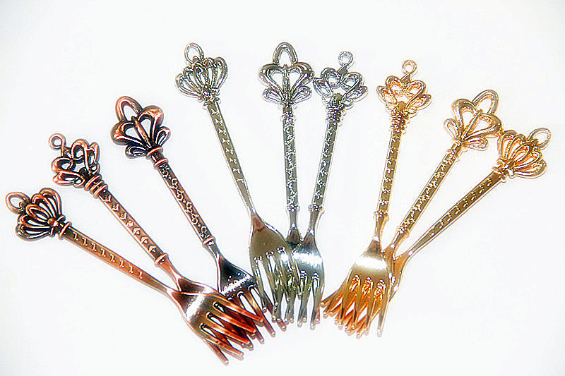 Retro crown fruit fork set in gold, silver and bronze colors, creative and fashionable 4-finger fork, retro fork, auspicious and lucky knot pic 4
