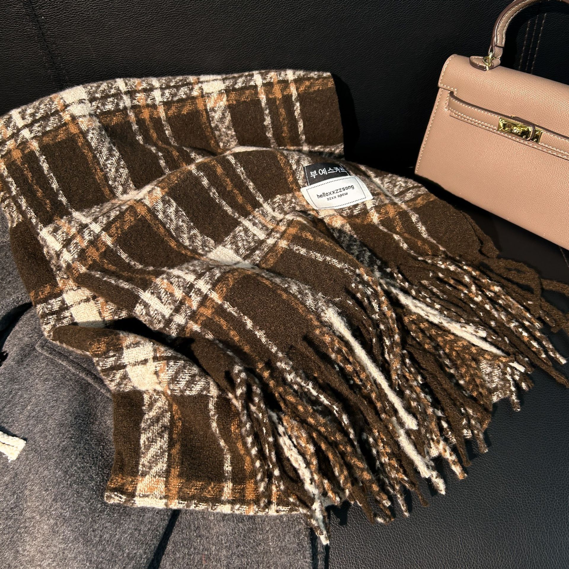 The Maillard scarf is a winter hit with a strong atmosphere. It features a mohair scarf for women with a high-end look and a new checkered scarf for men pic 22
