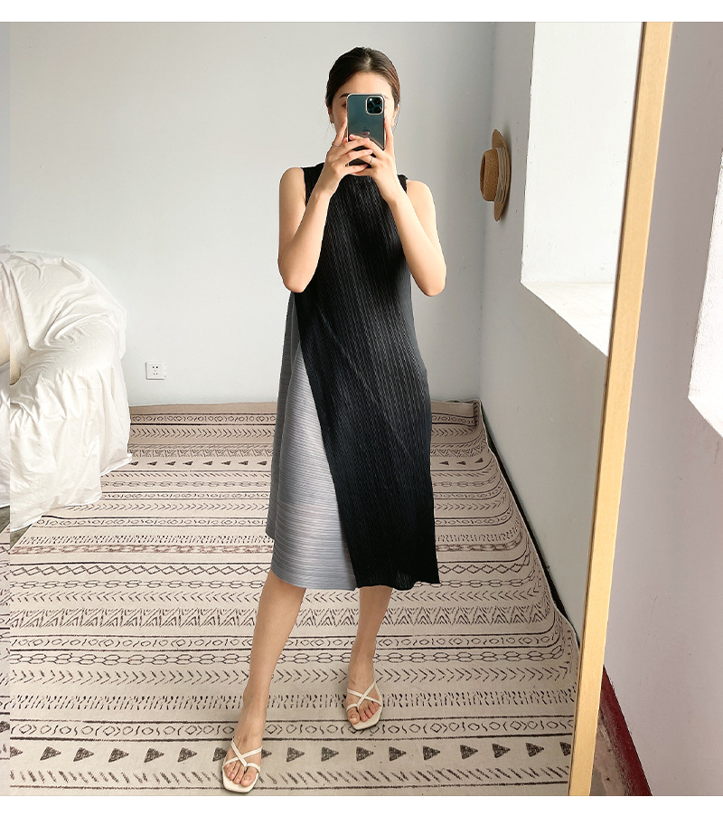 A mid-length sleeveless pleated dress for women, a new summer style by Miyake. This irregularly pieced A-line base dress is stylish pic 39