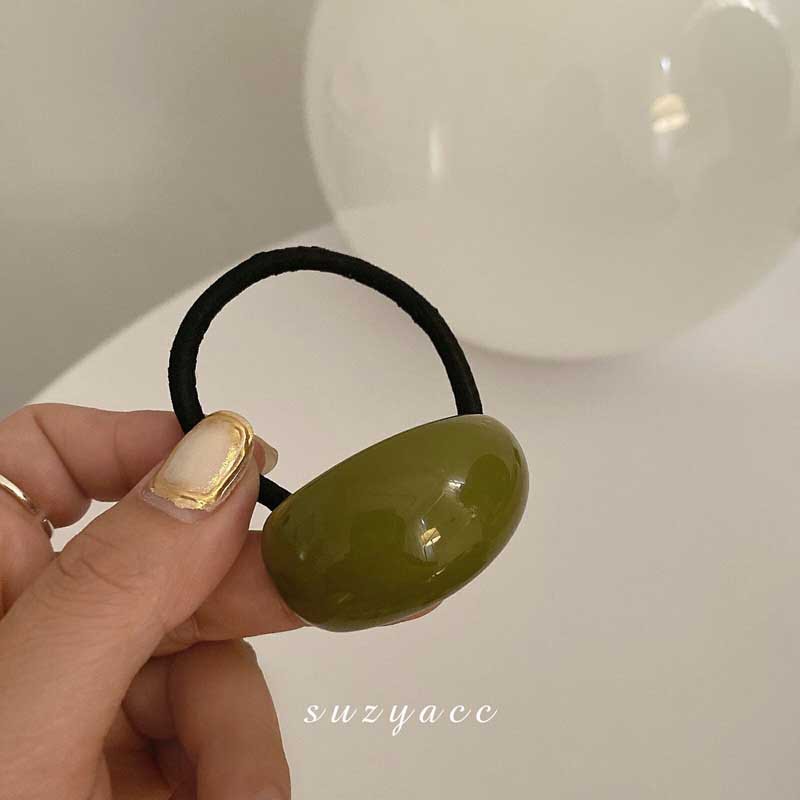 chic headband for women in Dongdaemun, South Korea, with a simple and elegant, cold style acrylic arc-shaped black leather band headband pic 6