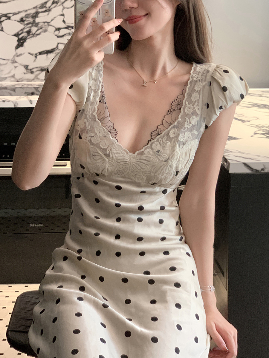 气质名媛蕾丝V领镂空波点连衣裙女2024新款春夏收腰显瘦长裙详情1