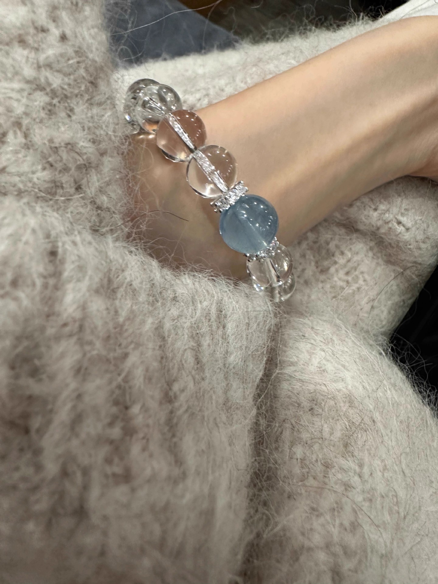 轻奢高级白水晶海蓝宝手链手工串珠小众爆款简约手饰民族风不掉色详情5