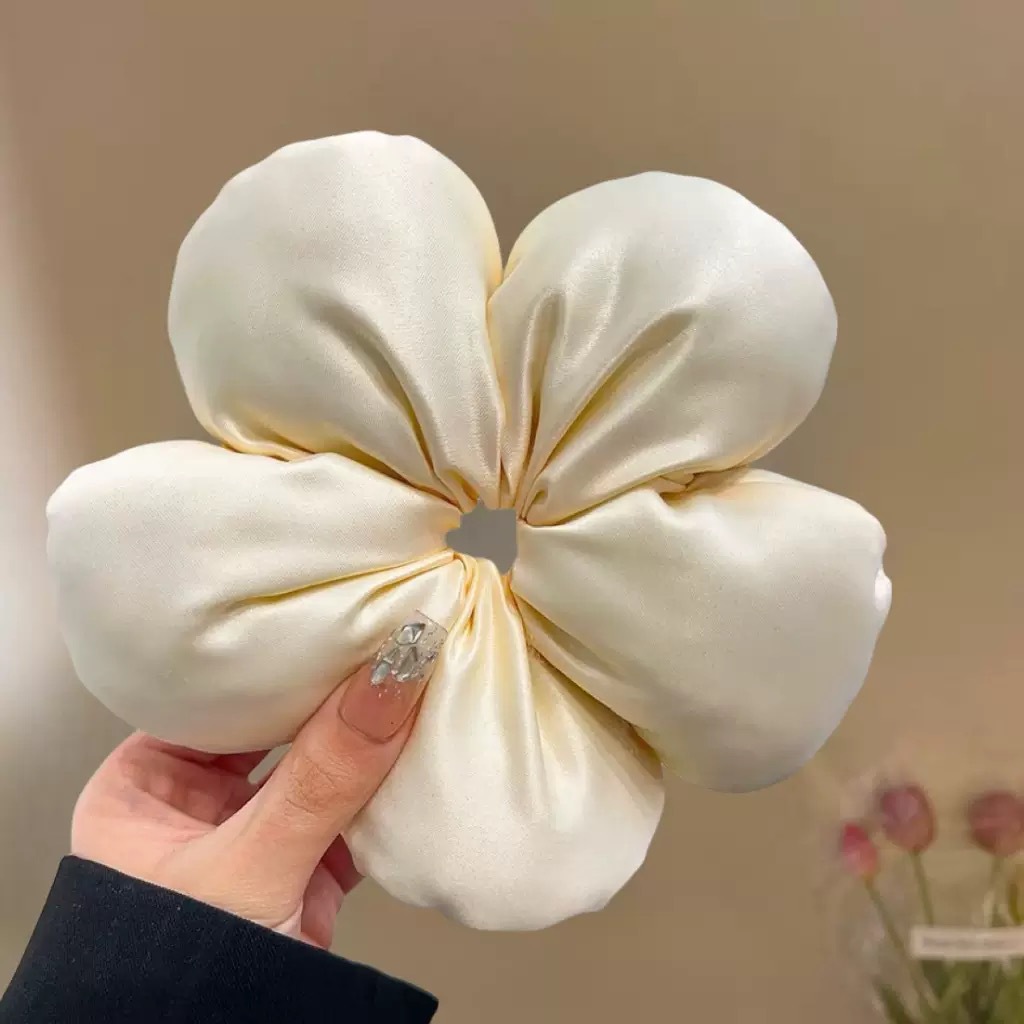 The 2025 new tulip flower large intestine hair band is highly elastic and can increase hair volume at the back of the head. It is a fluffy hair tie and a versatile hair accessory pic 5