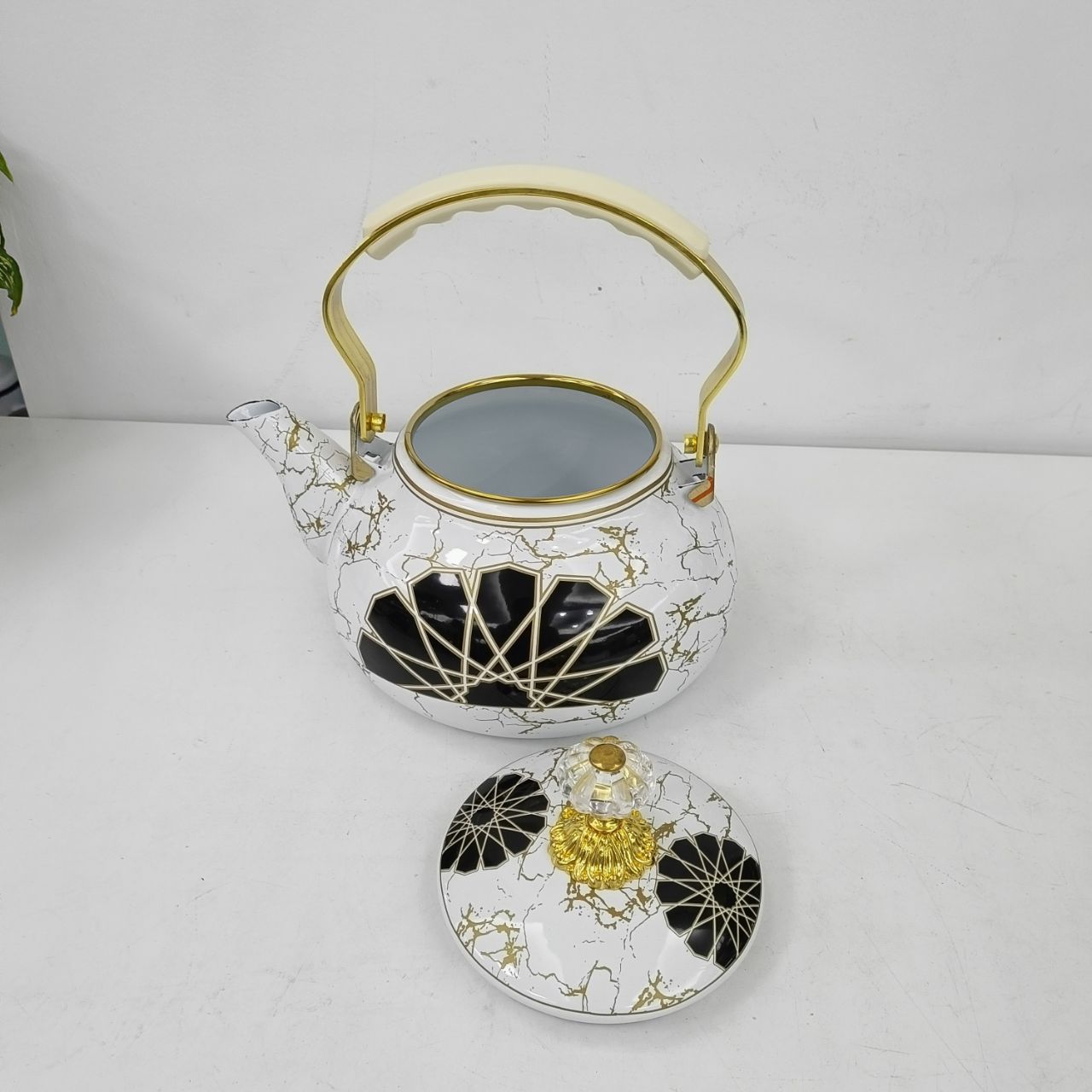 The latest Middle East Saudi flower-shaped enamel water kettle 2.1L, 2.6L enamel teapot, coffee pot, induction cooker with open flame pic 5