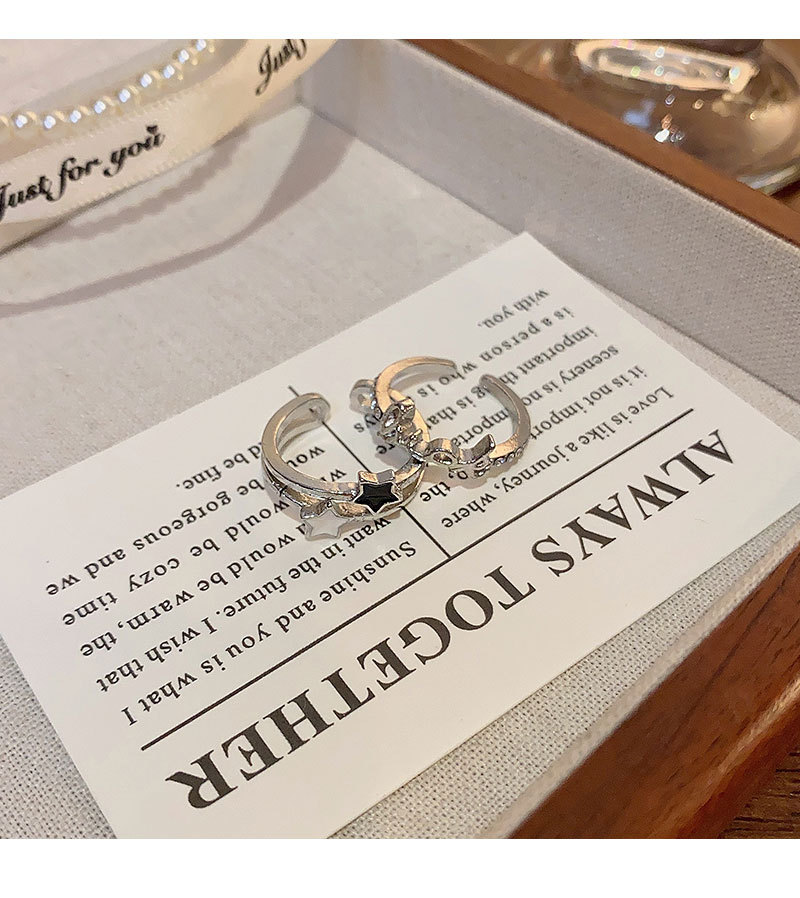 The star lucky letter sparkling diamond ring is a niche design with a cold and elegant style for women. It exudes a sense of sophistication and is a sweet and cool all-rounder accessory pic 15