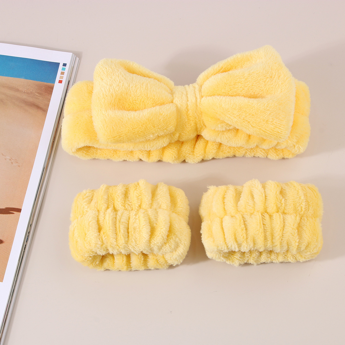 欧美跨境毛绒手腕带洗脸水疗手环Spa护腕吸水吸汗珊瑚绒防水发带详情11