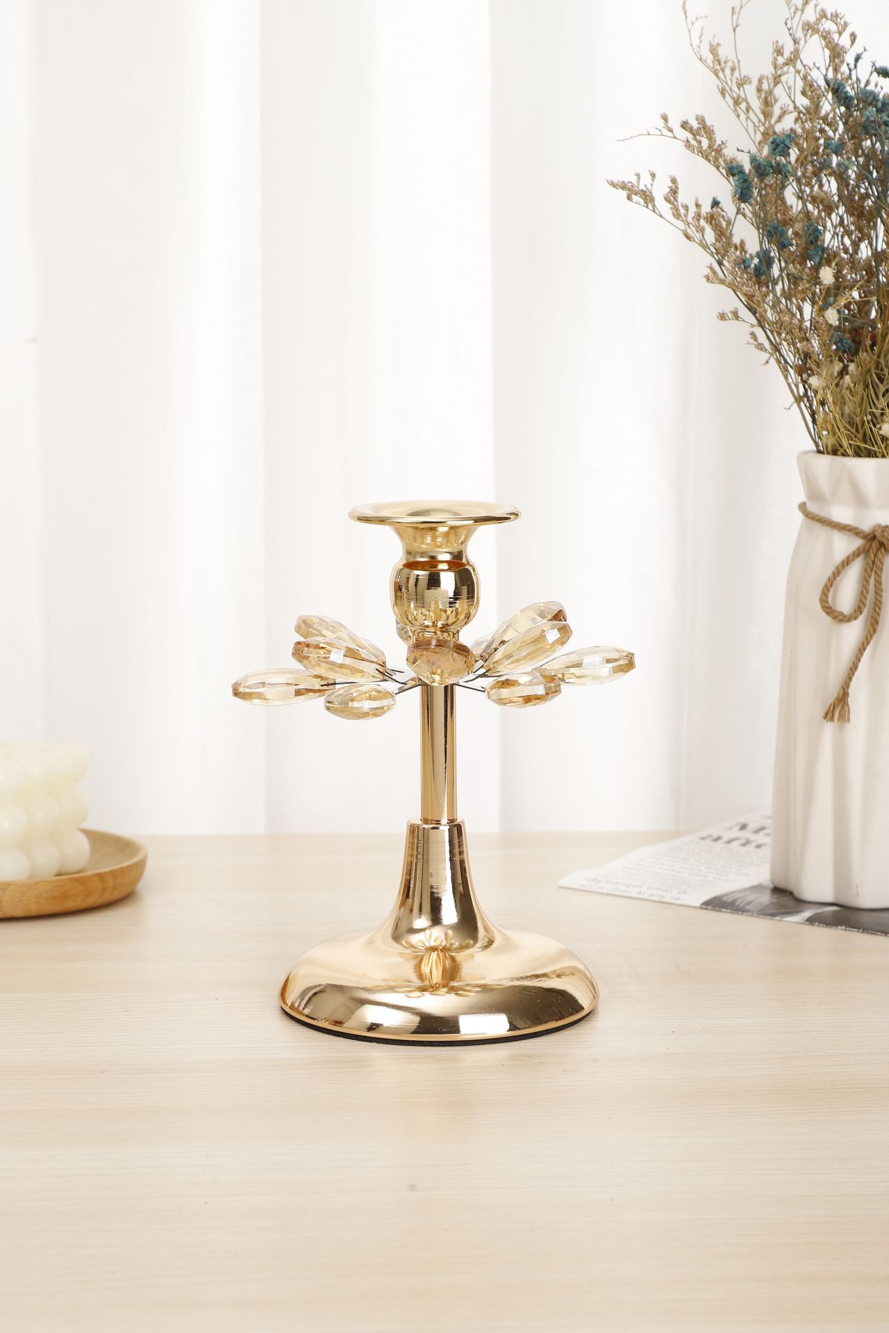 Factory direct sales of exquisite and creative flower-shaped metal ornaments for home, hotel, wedding and romantic candlestick displays pic 4