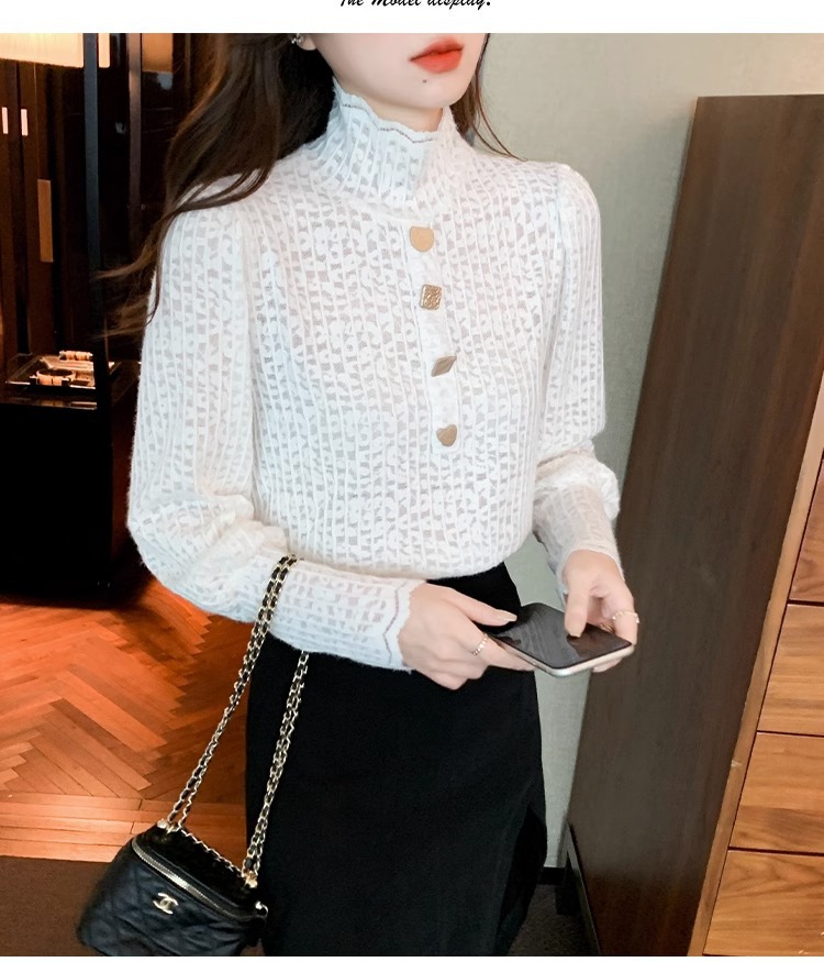 For the 2022 autumn and winter collection, women can wear a small stand-up collar with an elastic and form-fitting lace base layer and a thick fleece top pic 22